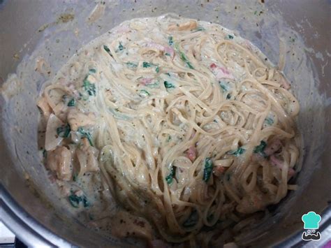 Pasta con pollo al pesto Fácil