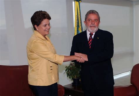 O Presidente Luiz Inácio Lula Da Silva Recebe A Presidenta Eleita Dilma