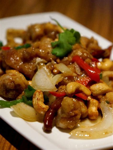 ผัดเม็ดมะม่วงไก่ Pad Med Mamuang Gai Stir Fried Chicken With Cashew Nuts