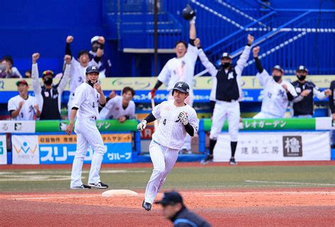 ロッテ逆転勝ちで4年ぶりcs進出決定！藤岡勝ち越し弾 西武は投手陣踏ん張り切れず ライブドアニュース