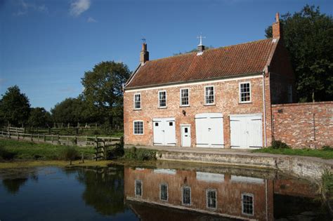 Well Vale Hall Coach House © Richard Croft Geograph Britain And Ireland