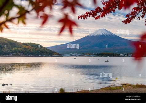 Mount Fuji and Lake Kawaguchiko in Autumn Leaves Stock Photo - Alamy