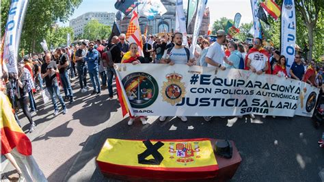 Polic As Y Guardias Civiles Vuelven A Salir A La Calle Por La