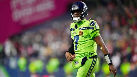 Seahawks Qb Geno Smith Denies Bruised Elbow Factored Into Offensive