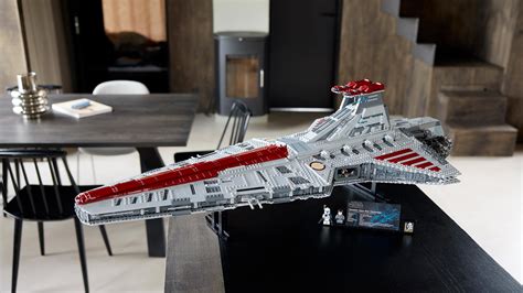 LEGO Star Wars Venator-Class Republic Attack Cruiser (75367) Revealed!