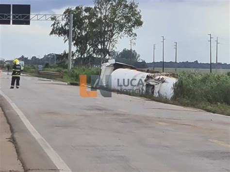 Carreta Carregada De Combustível Tomba Na Br 163 Em Lucas Do Rio Verde