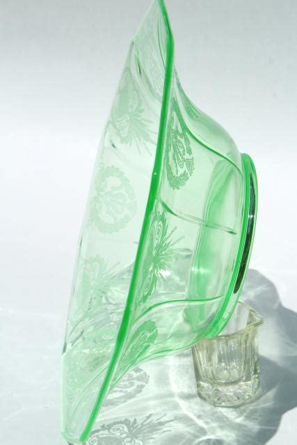 Vintage Green Depression Uranium Vaseline Glass Centerpiece Bowl Cambridge Etch Pattern