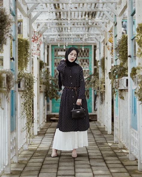 Inspirasi Padu Padan Tunik Dan Rok Plisket Untuk Hijabers