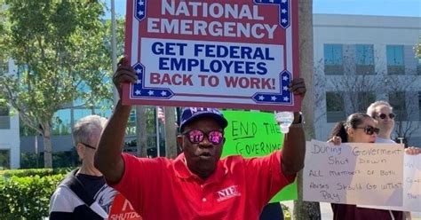 Congresistas De Florida Y Trabajadores Piden Fin Del Cierre Administrativo