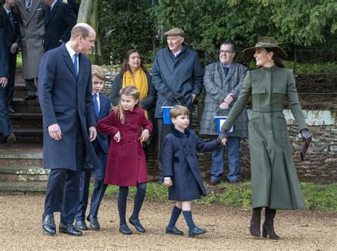 Le Prince Louis De Galles Assiste La Messe De No L Pour La Premi Re