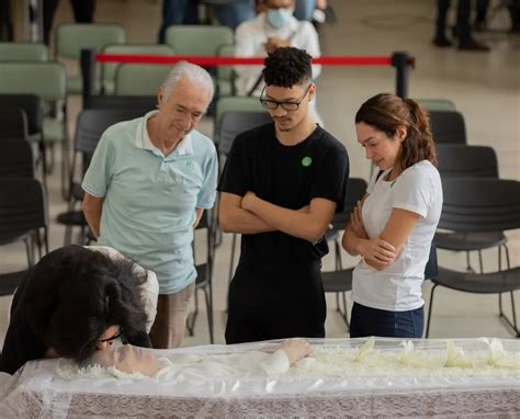 Filho Nico De Gal Costa Se Despede Da M E Em S O Paulo Confira Quem