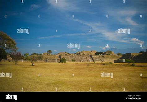 Panorama de las antiguas ruinas mayas en la ciudad de Monte Albán