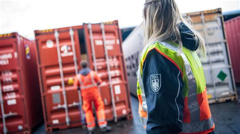 Kokain Fund In Bremerhaven Auch Hafenarbeiter An Schmuggel Beteiligt