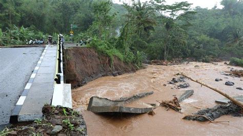 Ribuan Warga Sukabumi Terdampak Bencana Longsor Hingga Banjir Orang