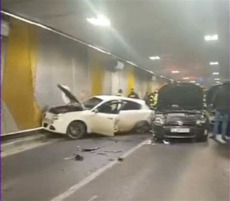 Video Carambol N Pasajul Unirii Patru Persoane Transportate La Spital