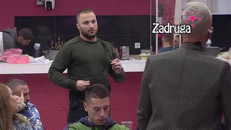 Pink Rs Na Meti Osuda Sauer Poku Ao Da Se Opravda Za Izdaju Prema