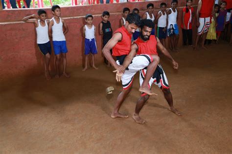 Kalaripayattu Gallery | Photographs of Kalaripayattu