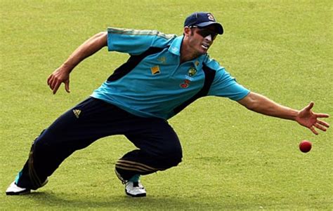 Michael Hussey Attempts A Low Catch Espncricinfo