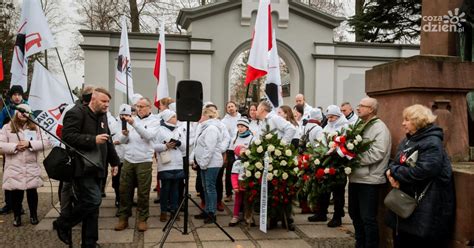 Odsłonięcia pomnika ku czci ofiar OUN UPA zdjęcia