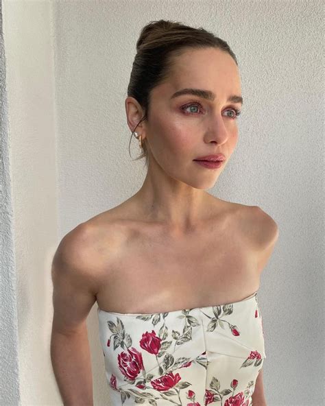 Hypatia On Twitter This Genre Of Emilia Clarke Posts