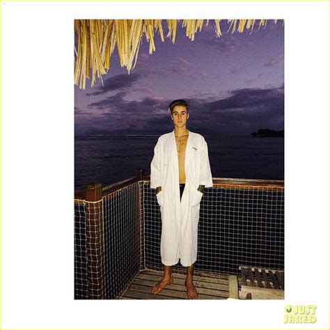 Justin Bieber Goes Butt Naked In New Vacation Pic Photo