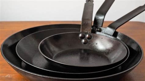 Features of carbon steel fry pan - The Appliances Reviews