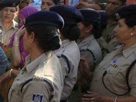 Maharashtra Woman Cop Gets Nod For Sex Change Oneindia News