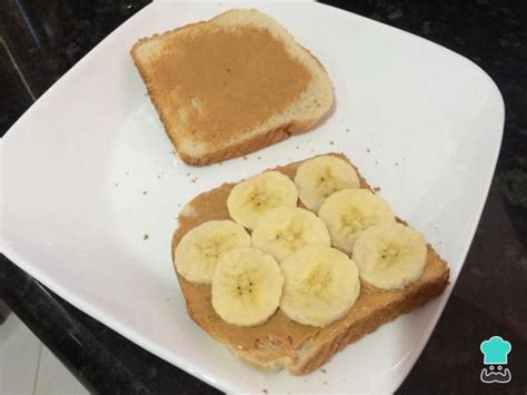 Sanduíche de banana e manteiga de amendoim Fácil