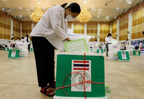 Thai Parties Make Push To Woo Voters Ahead Of Sunday Election Reuters