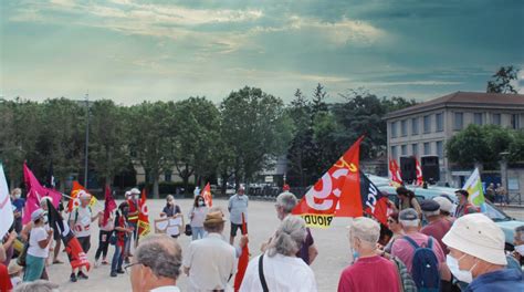 La manifestation pour les libertés et contre les idées dextrême