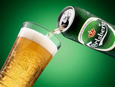 Packshot Factory Lager Carlsberg Beer Pour From The Can