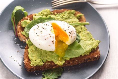 Toast A Lavocat Et A L Oeuf Recettes De Cuisine Nourriture