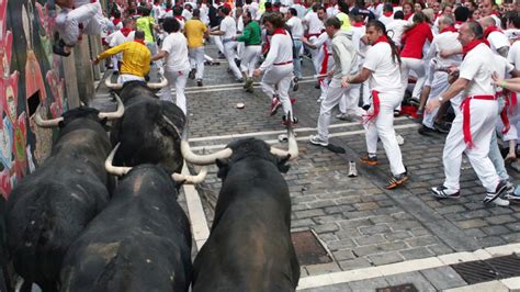 Un Toro Rezagado Crea Peligro En El Segundo Encierro De Las Fiestas