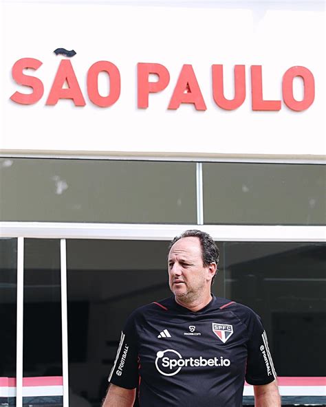 Rogério Ceni monta São Paulo três zagueiros para estreia na Sul