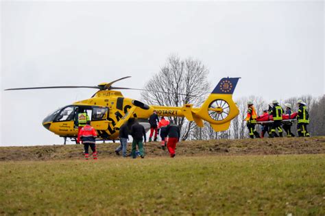 Nach Arbeitsunfall Forstarbeiter Mit Hubscharuber Ins Krankenhaus