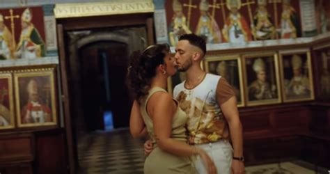 Ateo el video de C Tangana y Nathy Peluso que molestó a la iglesia