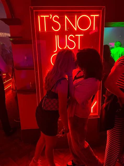 Wlw Wlw Couple Lesbian Couple Pride Girlfriends Women Loving Women Cute Lesbian Coup