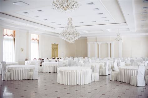 empty white interior  wedding banquet premium photo