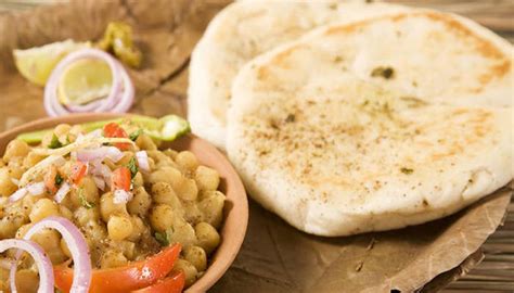 Make Punjabi Style Chole Kulche At Home