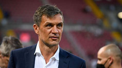 Paolo Maldini Lascia Il Milan Oltre Anni Di Successi Come