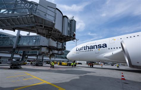 Streik am Flughafen Düsseldorf Verdi ruft Lufthansa Bodenpersonal zum