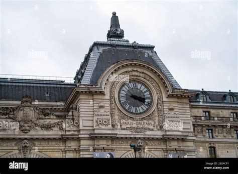 Station clock at former Paris Orleans railway terminal Musée d Orsay