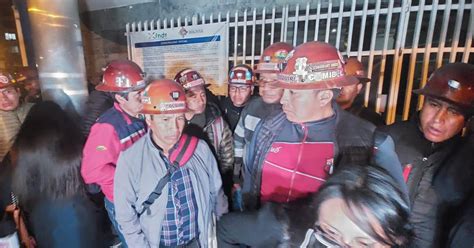 Mineros de Colquiri y Gobierno rompen diálogo y se mantiene el bloqueo