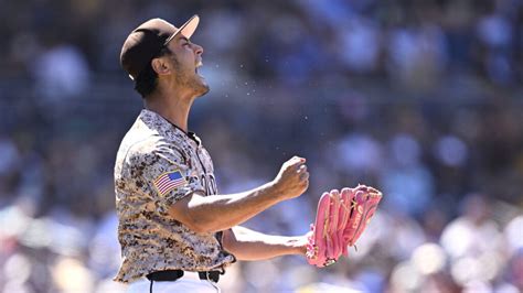 Padres Blank Dodgers 4 0 Darvish Outshines Buehler