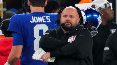 Giants Daniel Jones Doesnt Mind Brian Daboll Throwing Tablet