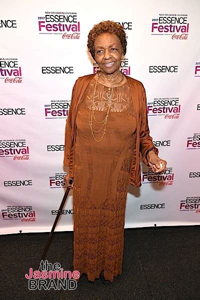 Whitney Houstons Mom Cissy Houston Laid To Rest Video Thejasminebrand