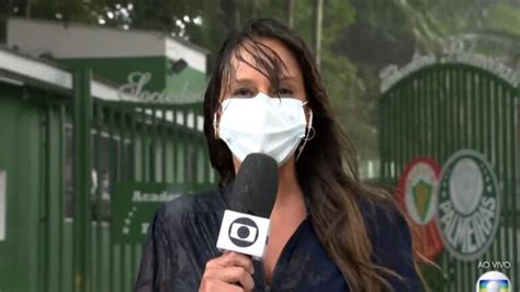 Fab Ola Andrade Surpreendida Por Chuva Ao Vivo Preciso Me Enxugar