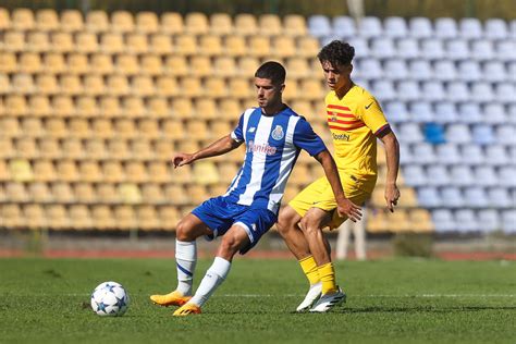 FC Porto goleia Barcelona na Youth League e assume liderança