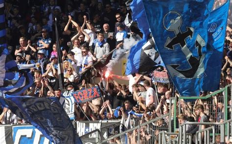 Unsportliches Verhalten der Fans Geldstrafe für HSV Fussballdaten