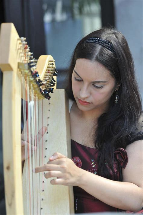 Hire A Traditional Harpist Book Harp Player Harpists For Weddings